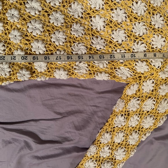 Yellow & White daisy flower Crochet Flower Sweater sz S - Picture 4 of 5